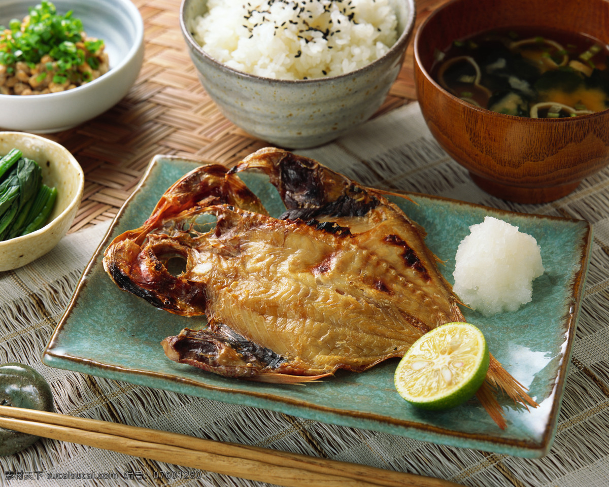 碳 烤鱼 食物 美味 海鲜 可口 新鲜 诱人 碳烤鱼 小鱼 蔬菜图片 餐饮美食
