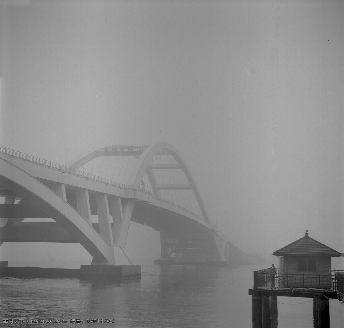 大桥和亭子 大桥 五缘湾大桥 木栈道 亭子 海 雾天 大雾 人文景观 旅游摄影