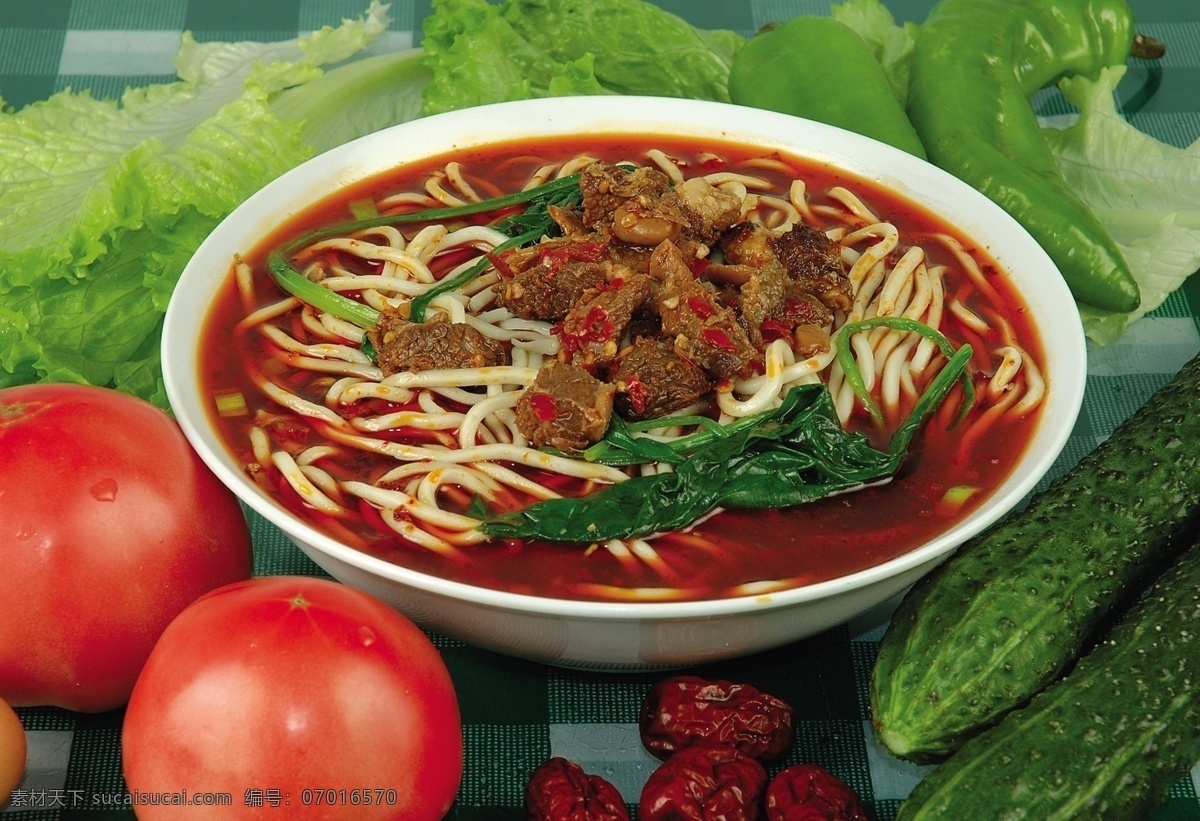麻辣牛肉面 麻辣 牛肉面 细面 红色 红油 传统美食 餐饮美食 绿色