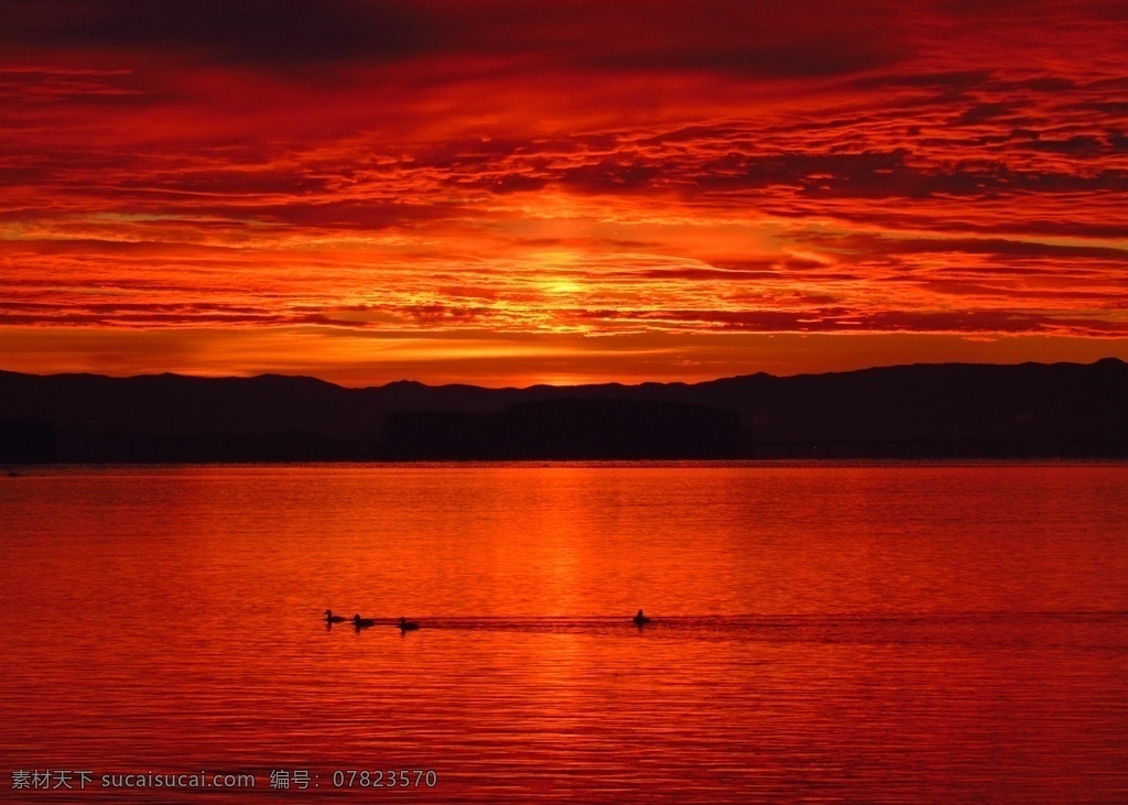 橘红色海面 大海 山 橘红色 夕阳 景色壮观 旅游摄影 国外旅游