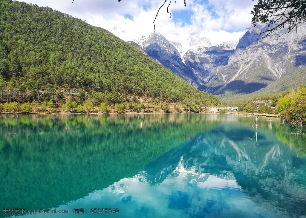 蓝月谷风景 山水 自然风光 蓝天白云 美景 湖 旅游摄影 国内旅游