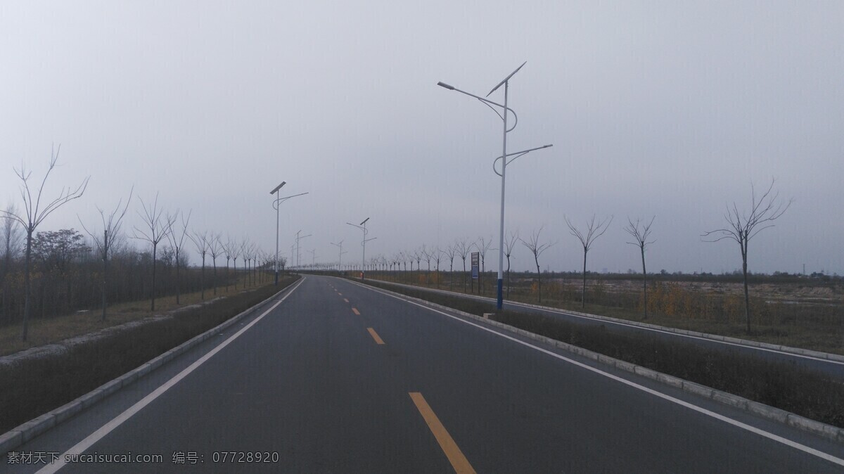 乡村道路风景 乡村 道路 路灯 天空 美景 绿化带 乡村风采 自然景观 自然风景