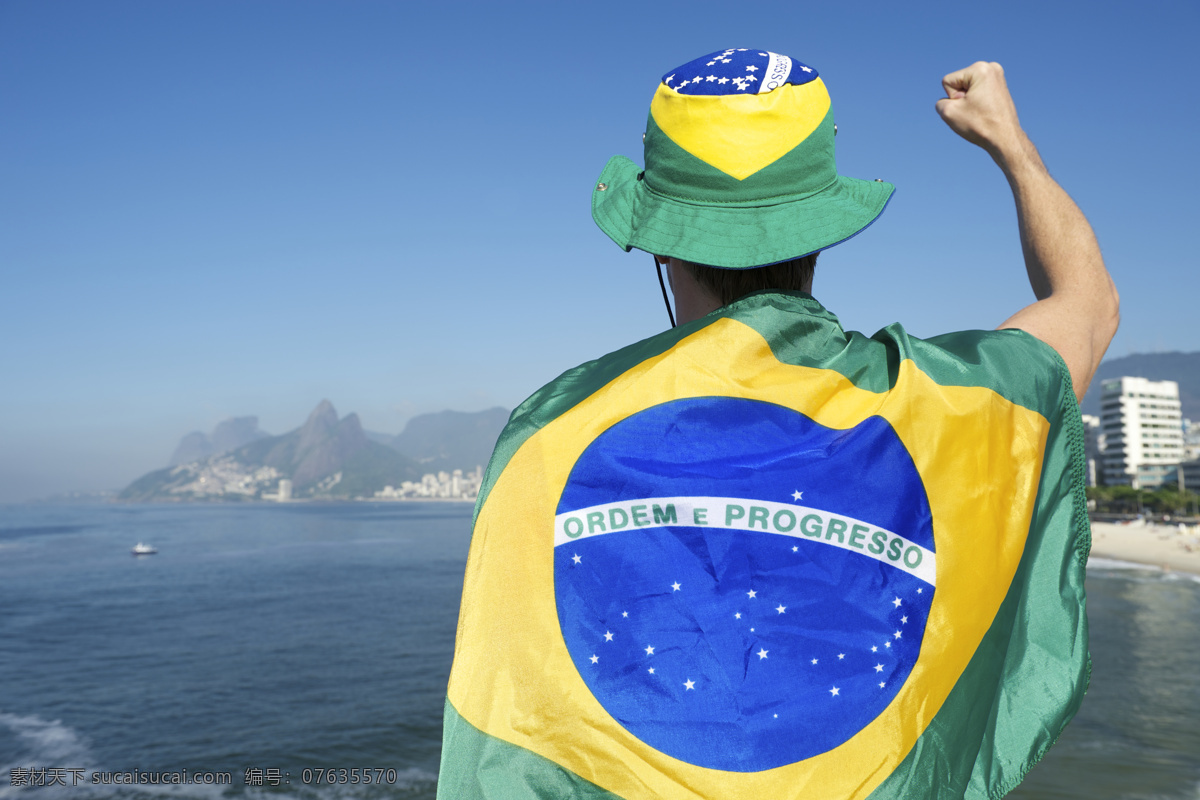 披 世界杯 旗帜 球迷 标志 男人 巴西 足球 沙滩 体育运动 生活百科