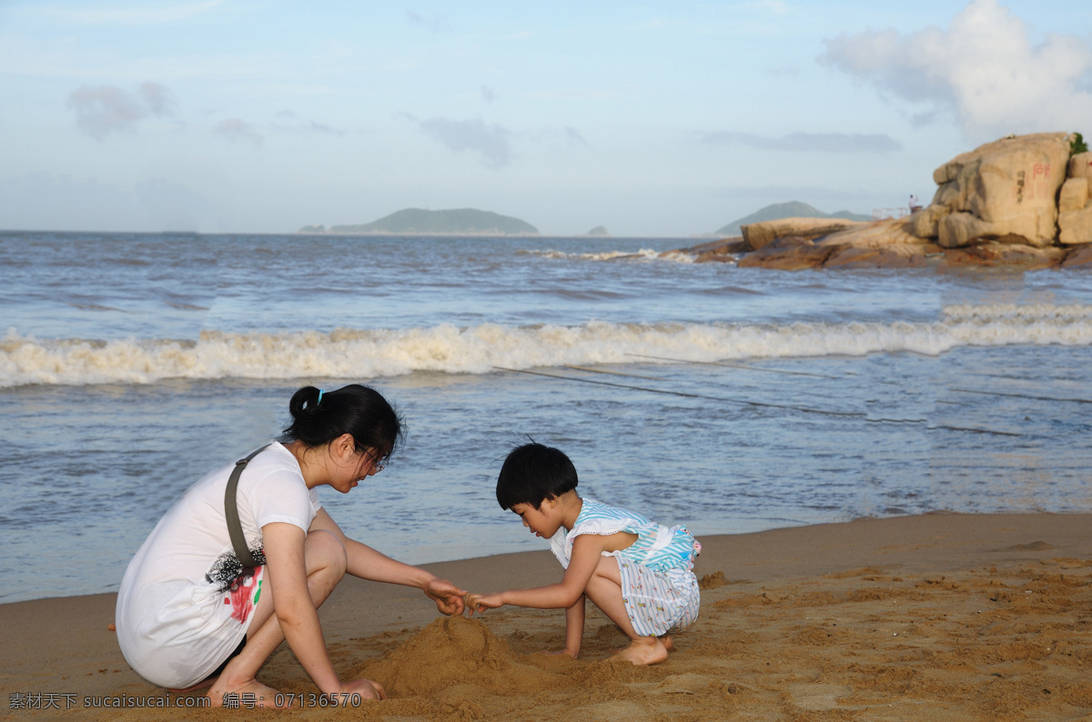 海滩免费下载 儿童 海滩 旅游摄影 母女 亲子 人文景观 滩 普陀 psd源文件