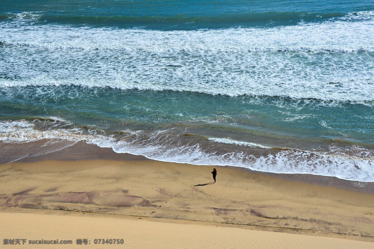 大海 沙滩 海浪 波涛 旅人 旅行 孤独 独自 寂寞 漫步 看海 自然景观 自然风景