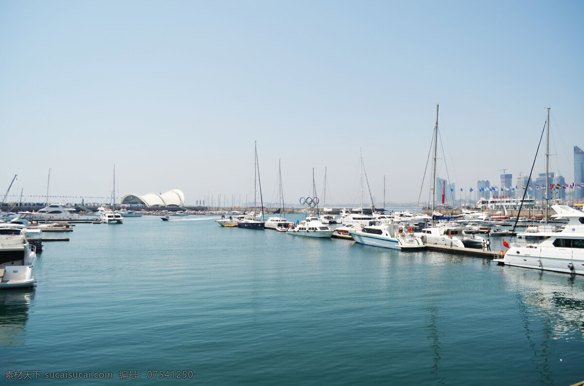 彩旗 国内旅游 海湾 建筑 蓝天 旅游摄影 游艇 青岛 奥 帆 中心 风景图片 风景 奥云火炬 生活 旅游餐饮