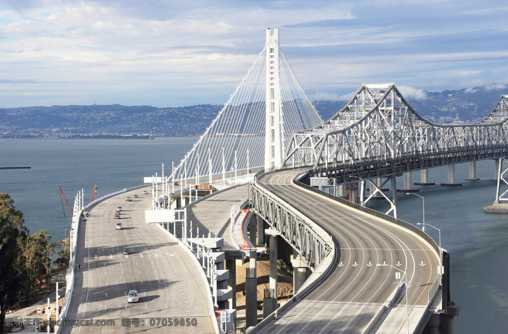 奥克兰 新 海湾大桥 振华重工 主钢构 自主研发 科技 新海湾大桥 大桥 美国 旧金山 工业生产 现代科技