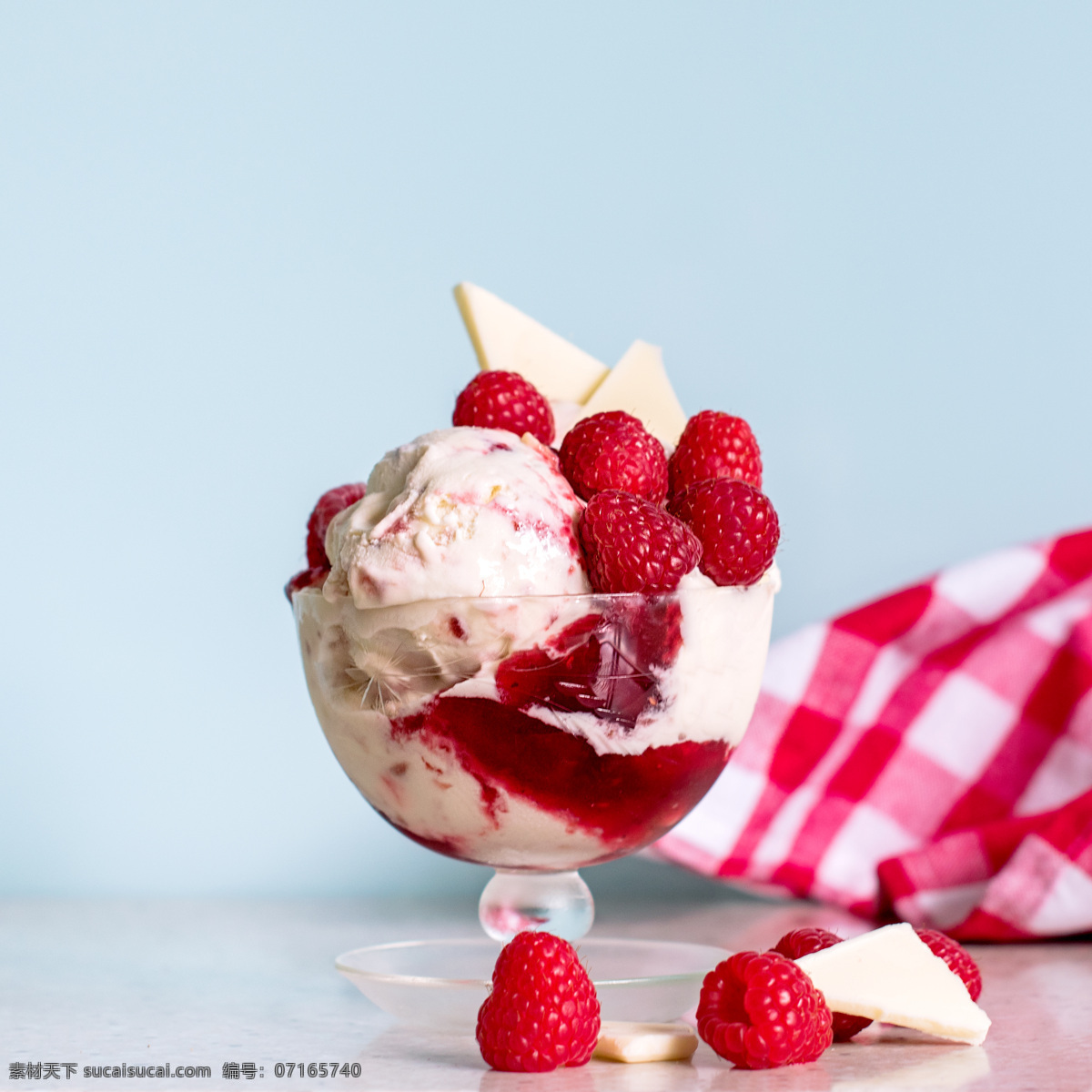 草莓雪糕 冰淇淋 水果 草莓 雪糕球 果酱 奶油 餐饮美食 西餐美食