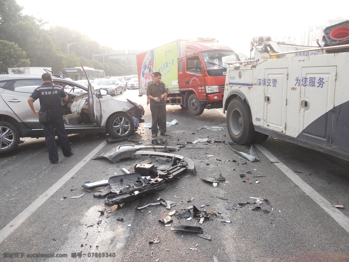 车祸现场 撞车 车祸 深圳 宝安 深南大道 交警 安全 现代汽车 现代 小轿车 塞车 事故 交通事故 汽车事故 车 损坏 破坏 削弱 保险理赔 现代科技 交通工具