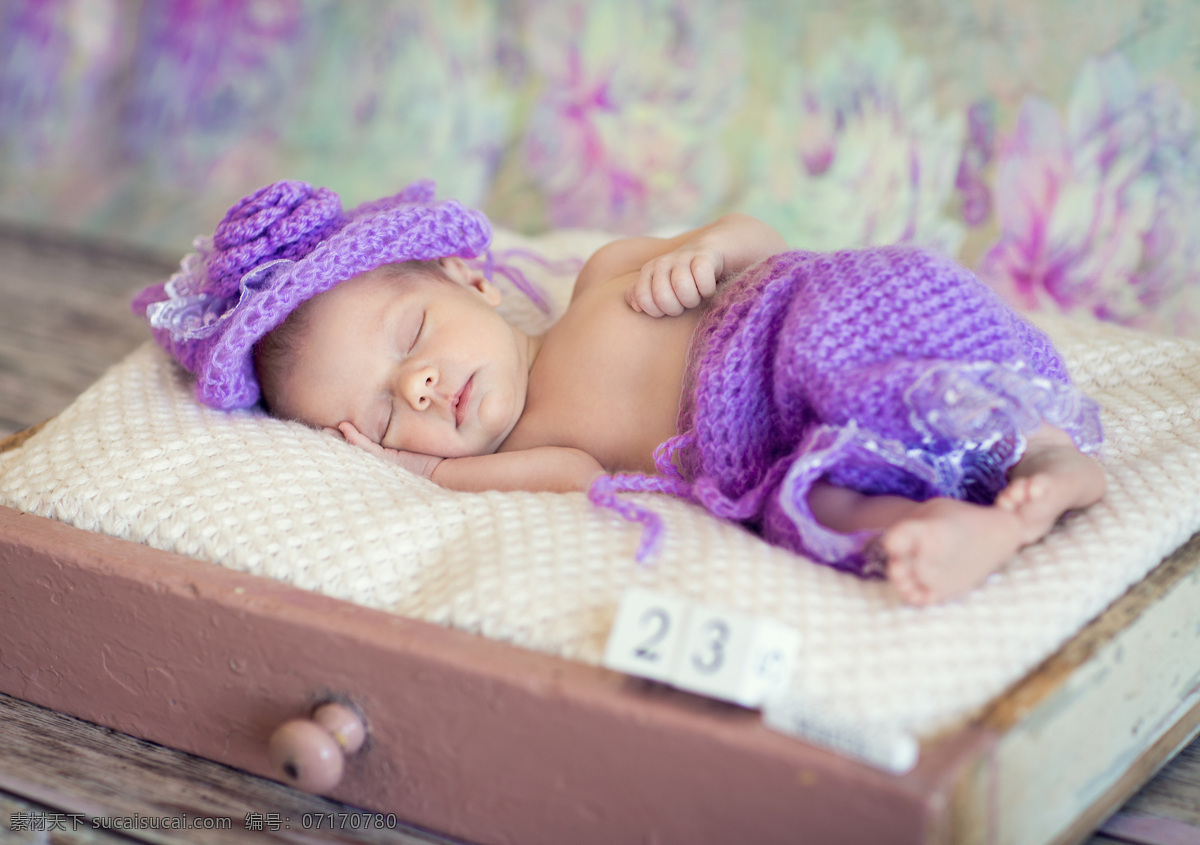 小 床上 睡着 婴儿 出生婴儿 快乐儿童 小孩子 baby 儿童幼儿 宝宝摄影 宝宝图片 人物图片