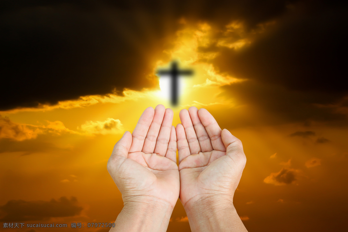 十字架 祷告 手势 双手捧着 虔诚 教徒 信徒 祈祷 宗教文化 基督教 宗教信仰 文化艺术