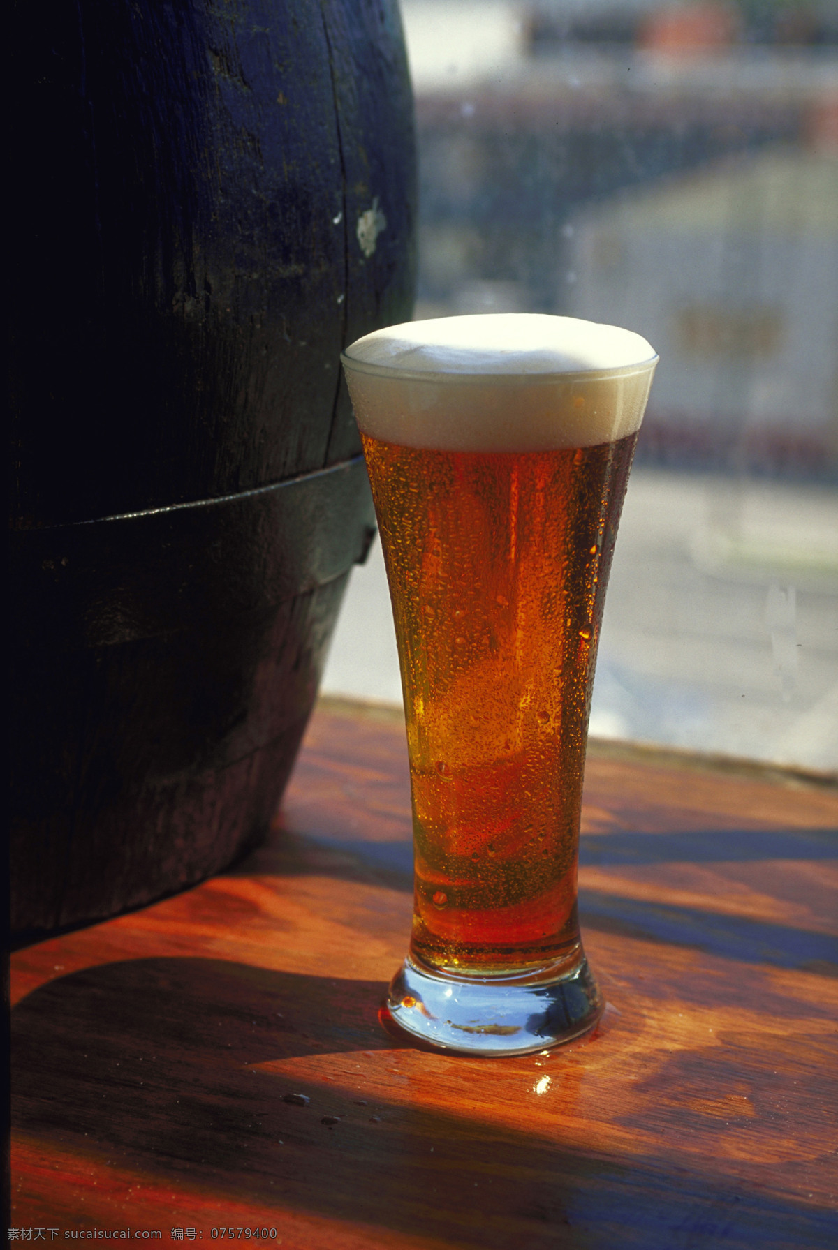 啤酒 餐饮美食 木桌 啤酒杯 饮料酒水 啤酒桶 矢量图 日常生活