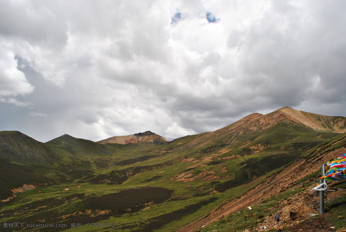 西藏 西藏山峦 西藏田园 西藏蓝天 西藏夏天 西藏光影 西藏高清图片 旅游摄影 国内旅游 高原 西藏风景 蓝天 白云 绿草地 自然景观 自然风景 灰色
