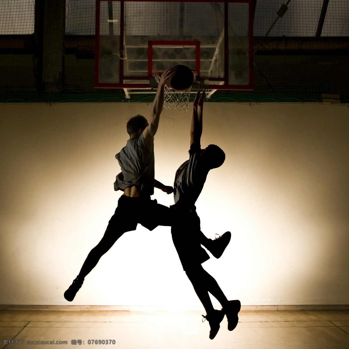 灌篮图片素材 灌篮 篮球 比赛 体育运动 幻彩背景 照片 男人图片 人物图片