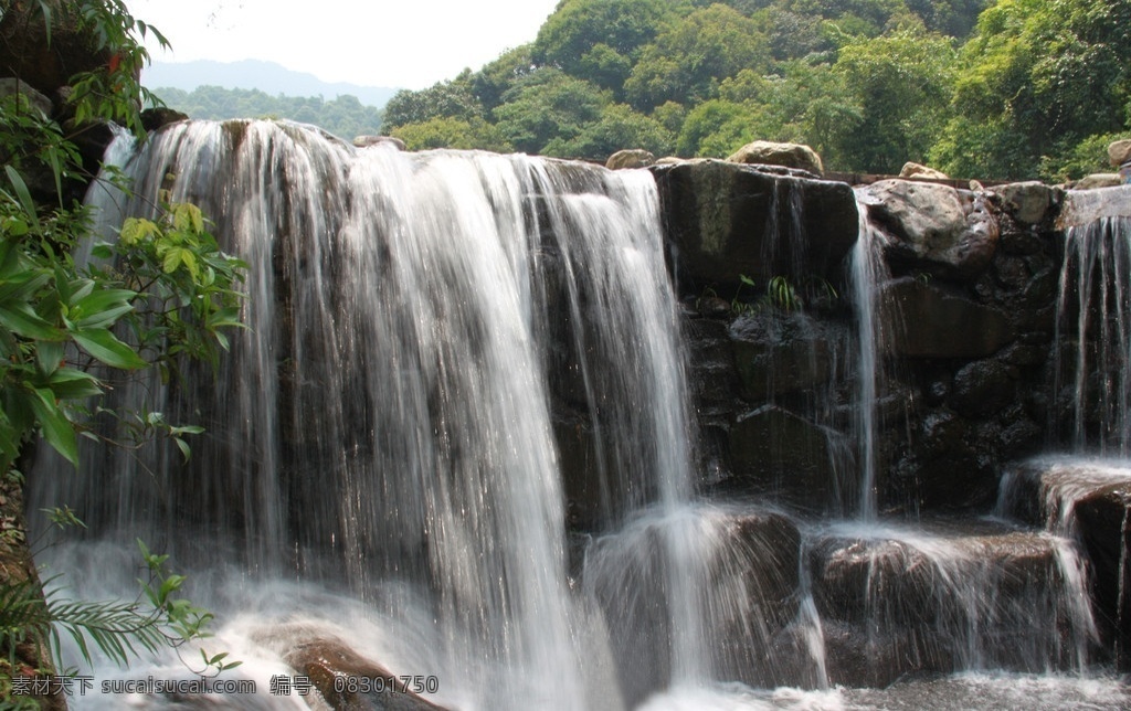万绿谷 广东河源 山水风光 瀑布 美潭跌水 河道 河流 山间河道 树林 响龙坝瀑布 原始森林 山水风景 自然景观
