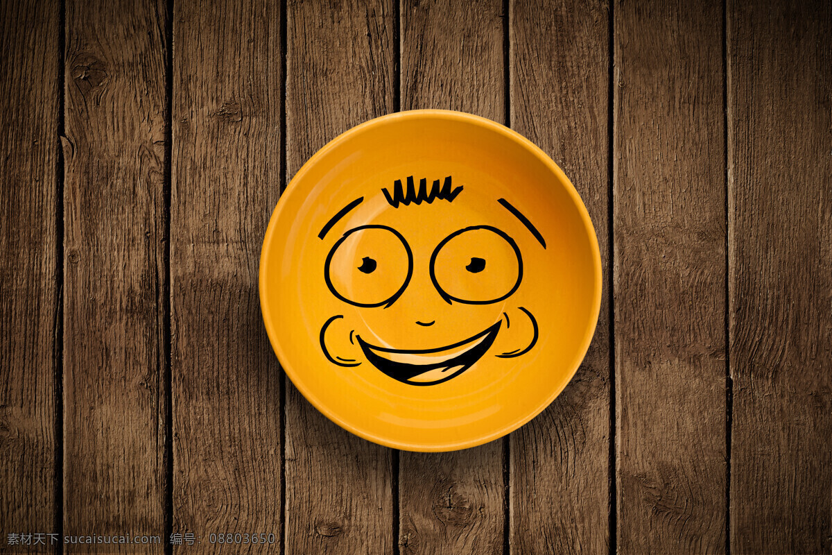 盘子 里 的卡 通 表情 卡通表情 桌子 木板 木纹 笑脸 其他类别 生活百科