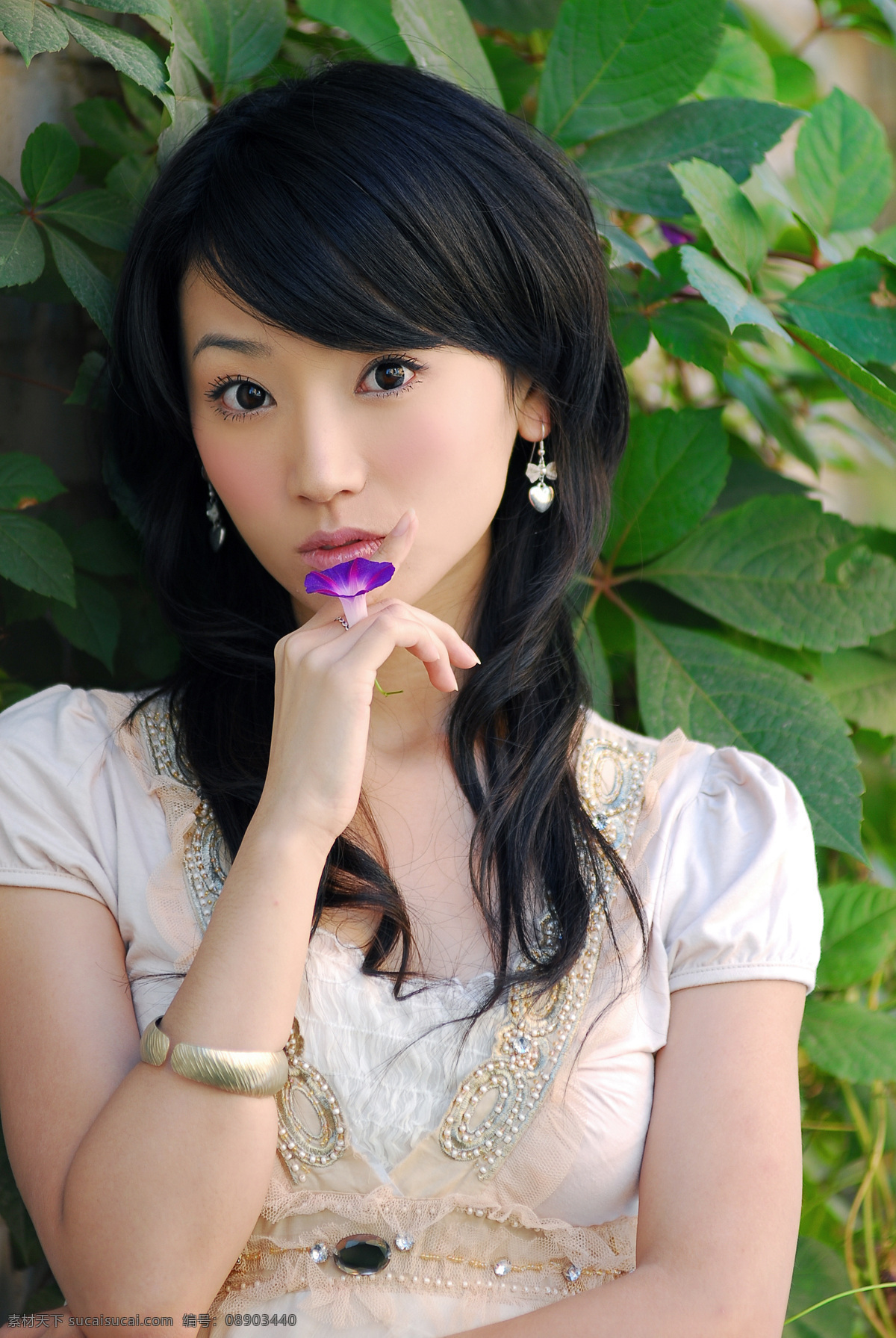 鲜花 美女图片 花朵 明星偶像 人物 人物摄影 人物素材 美女 女人 女性 职业人物 生活人物 大腕 演员 模特 明星图片 人物图片