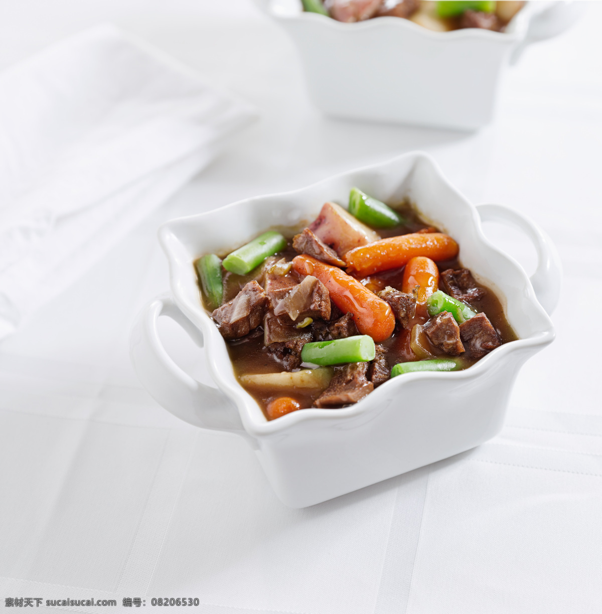 白色 瓷碗 中 蔬菜 炒 肉 胡萝卜 葱 牛肉 美食图片 餐饮美食