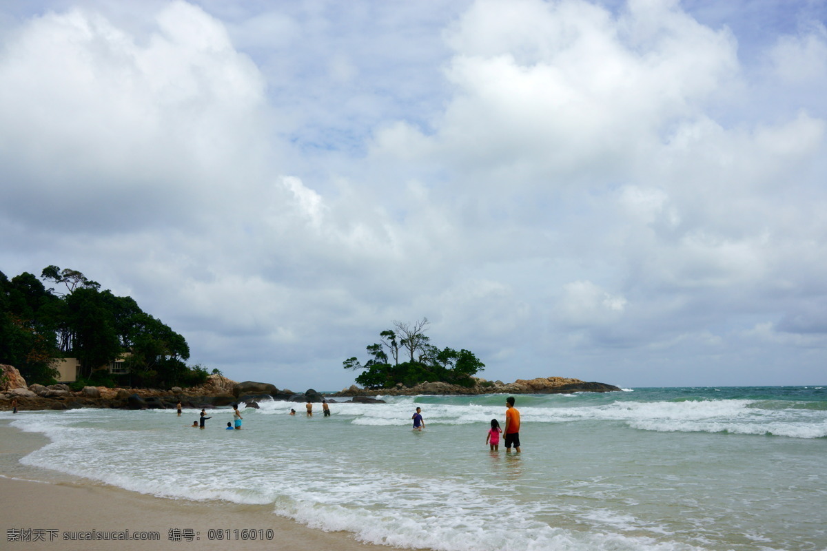 巴厘岛 大海 海边 海水 海滩 礁石 景点 旅游 嬉戏 人们 印度尼西亚 游客 游泳 岩石 自然风光 自然风景 旅游摄影 psd源文件