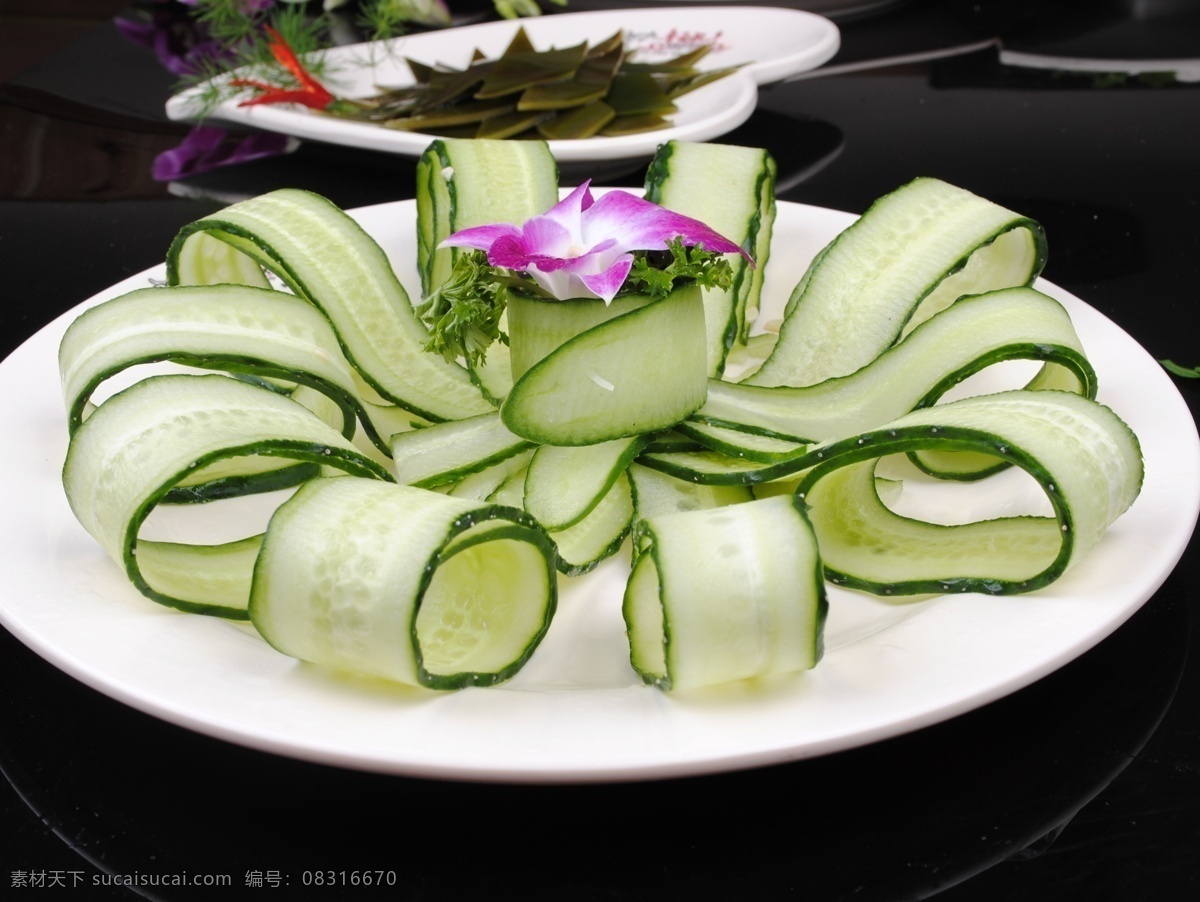 黄瓜片 火锅 时尚火锅 精品火锅 鱼锅 冬季美食 鸳鸯锅 涮羊肉 锅底 涮锅子 美食 餐饮 饮食 传统美食 餐饮美食 肥牛 食物原料