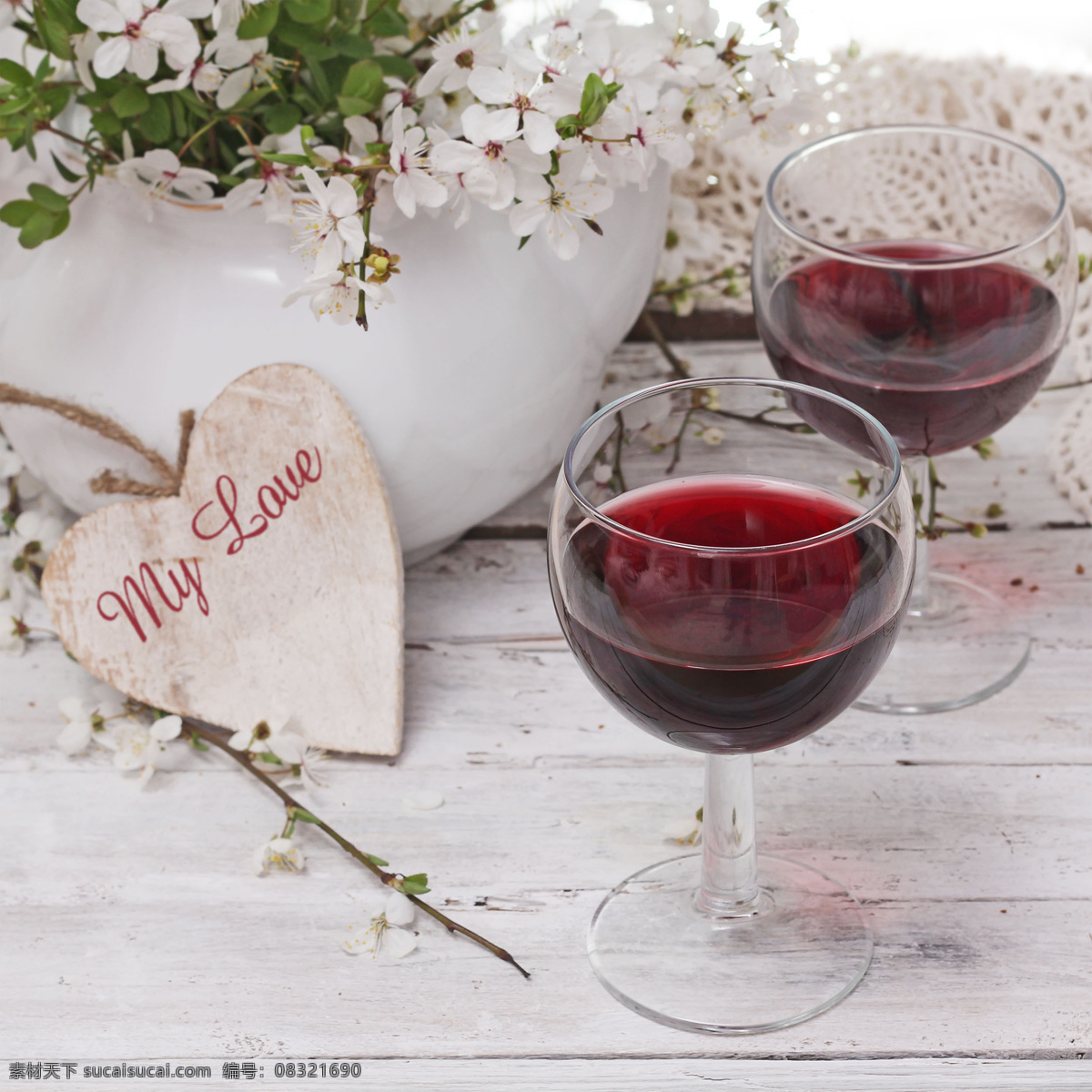 红酒图片素材 红酒 美酒 葡萄酒 酒杯 高脚杯 酒类图片 餐饮美食
