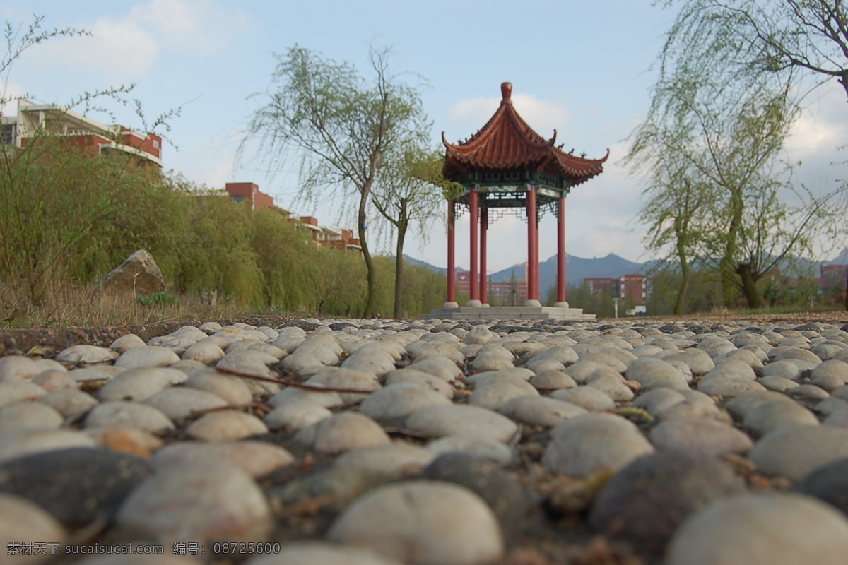 鹅卵石 鹅卵石铺装 小亭子 在路上 小路 自然景观 自然风景