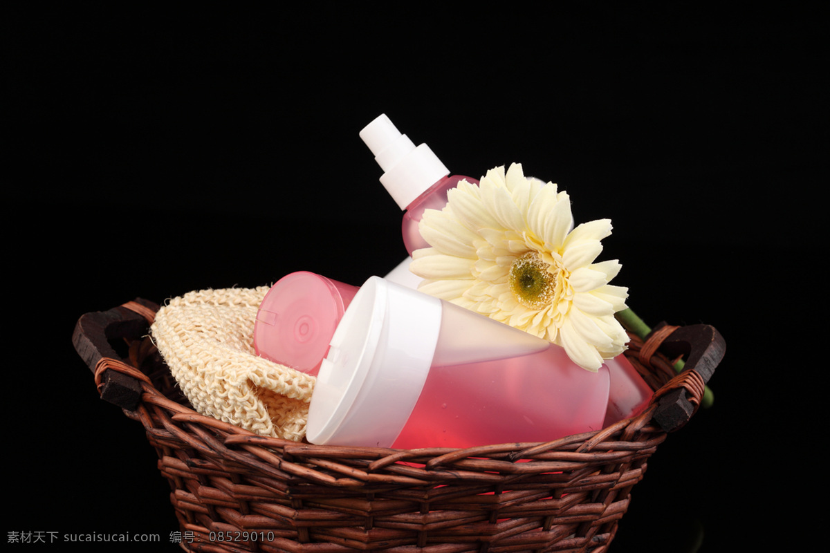 护肤品 化妆 化妆品 化妆品广告 化妆用品 菊花 毛巾 美容 美容用品 女性用品 洗浴用品 洗发水 沐浴露 洗面奶 淋浴露 护发素 洗发露 香水 发胶 香水瓶 浴巾 竹篮 美容广告 生活素材 生活百科 风景 生活 旅游餐饮