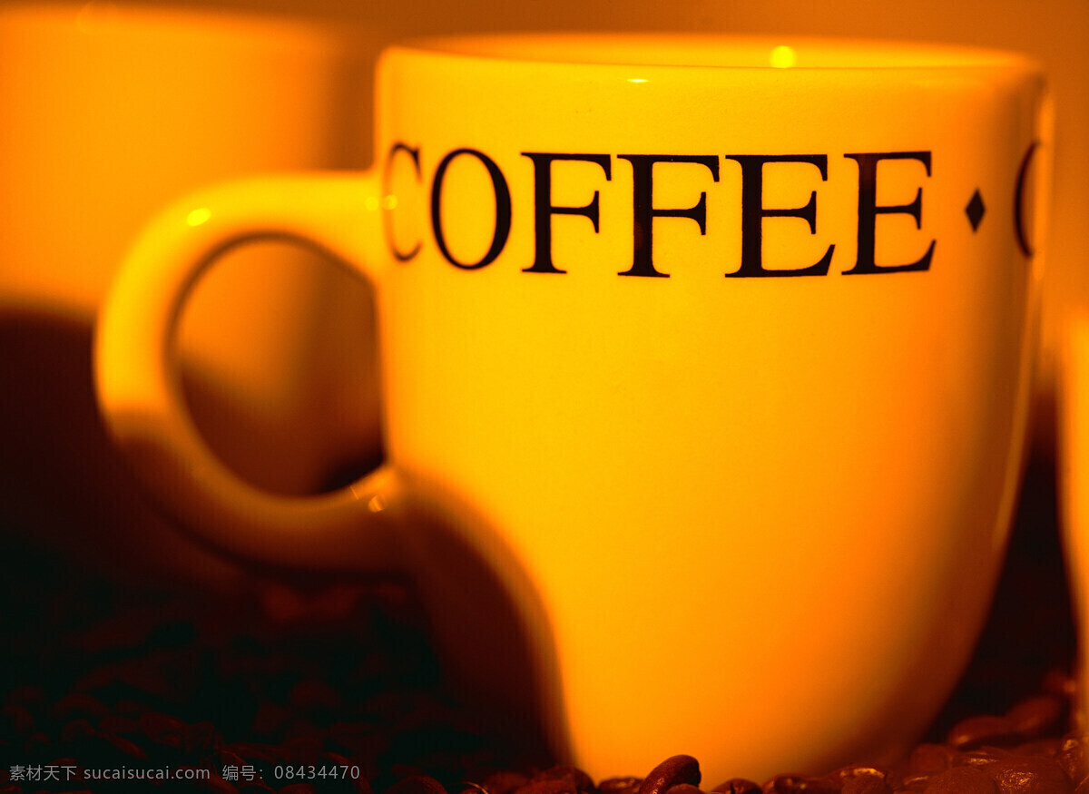 咖啡豆 咖啡杯 一堆咖啡豆 颗粒 果实 饱满 许多 很多 coffee 咖啡 杯子 陶瓷 高清图片 咖啡图片 餐饮美食