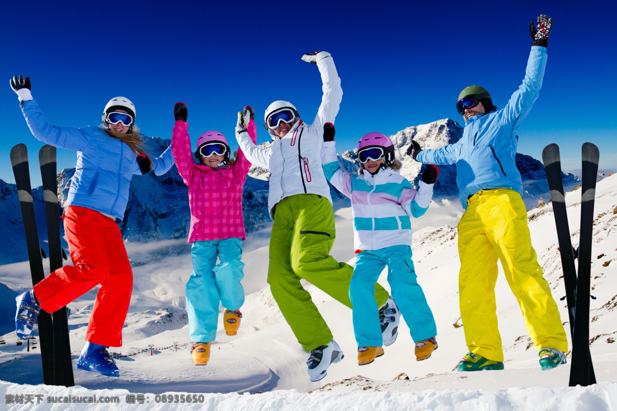跳跃 滑雪 人物 度假胜地 冬季 雪地 美丽雪景 雪山 幸福家庭 爸爸 妈妈 夫妻 夫妇 小女孩 滑雪板 滑雪图片 生活百科