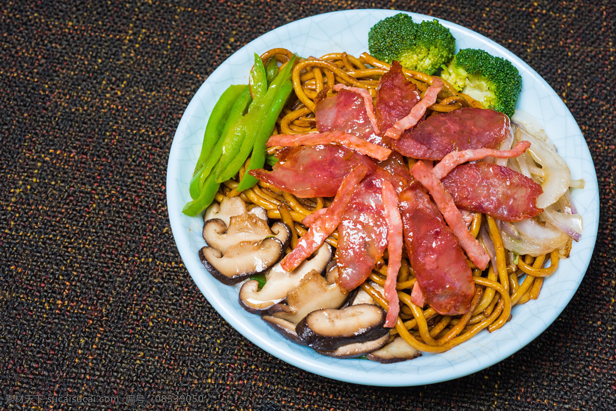 香肠肉丝 炒面 香肠炒面 肉丝炒面 腊肠炒面 美食摄影 餐饮美食