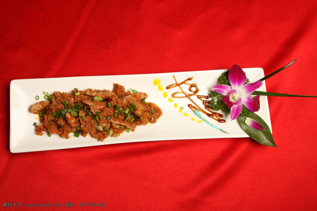 粉蒸羊肉 肉 羊肉 粉蒸肉 蒸肉 小葱 葱子 盘子 花 美食 美味 川菜 传统美食 餐饮美食