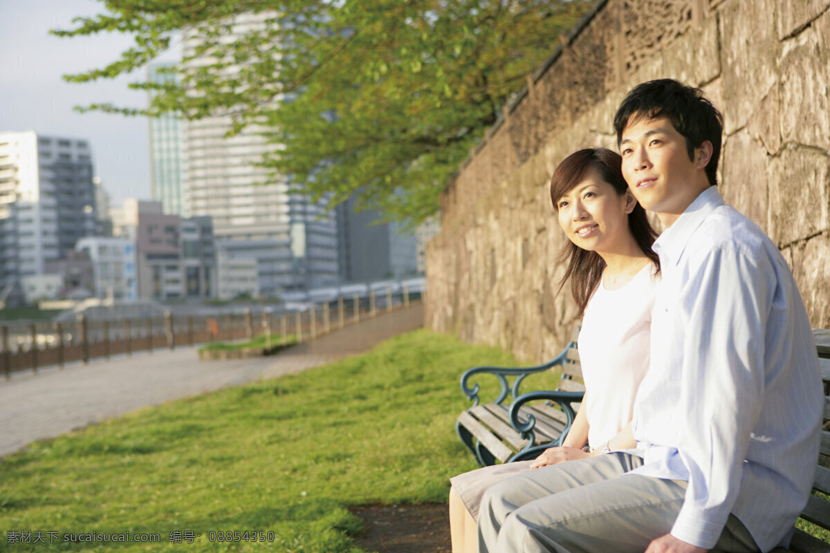 坐在 休闲椅 上 情侣 日本 东京 都市生活 商业街 东京旅游 国外旅游 旅游摄影 人物摄影 美女摄影 生活人物 人物图片