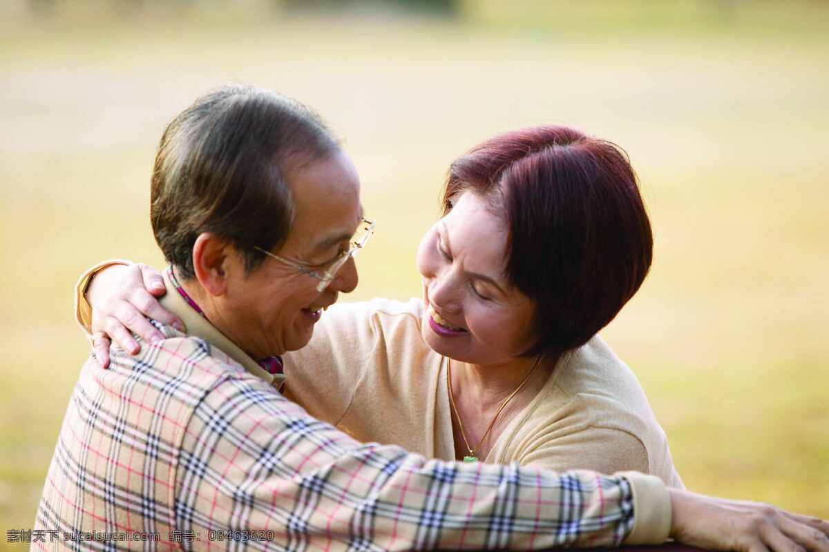 初春 春季 春天 夫妻 老年 人物图库 摄影图库 中老年 中年 春季老年 幸福老年 老年人物 psd源文件