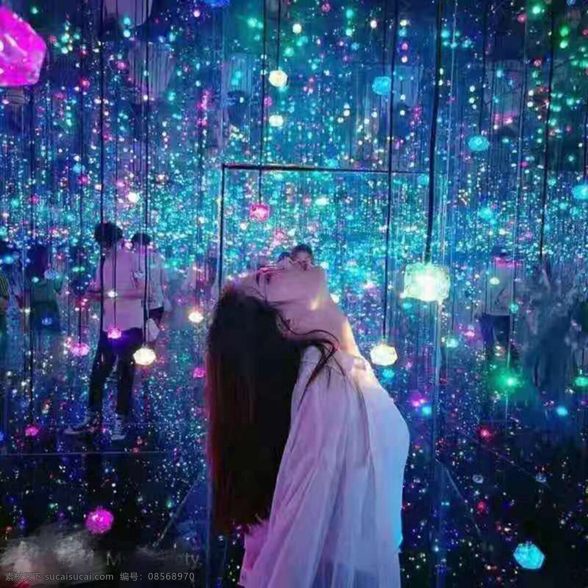 无法 平行 两 条 线 炫 星光点点 蓝色 紫色 星空 美女 孤独 背景 失恋海报 失恋博特馆 影子 恋爱