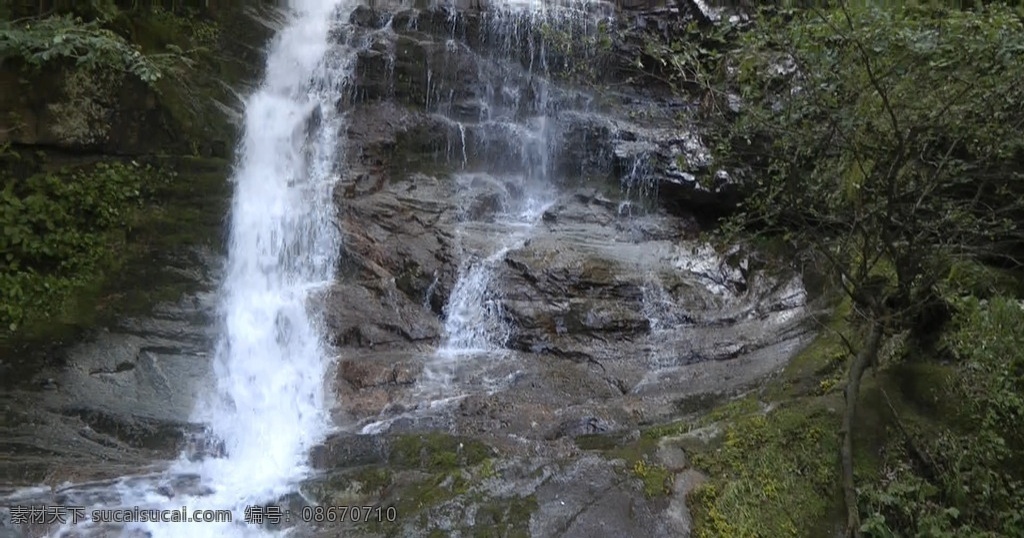 山水 山 水 流水 小瀑布 清清流水 石头山 植被 自然风光 青苔藓 水花 实拍视频 多媒体 mp4