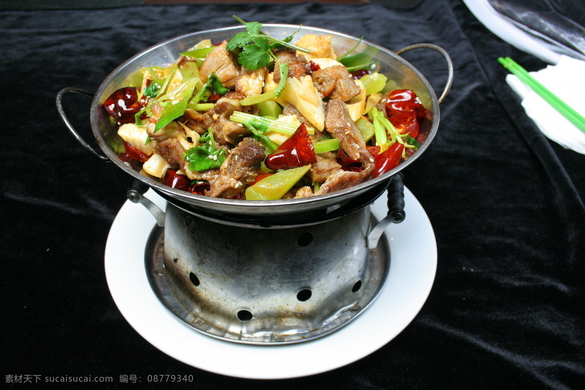 干锅牛腩 诱人美食 家常菜 中国美食 美食图片 传统美食 炖品汤羹 餐饮美食 生活百科 食品 菜肴 菜 食物 美食