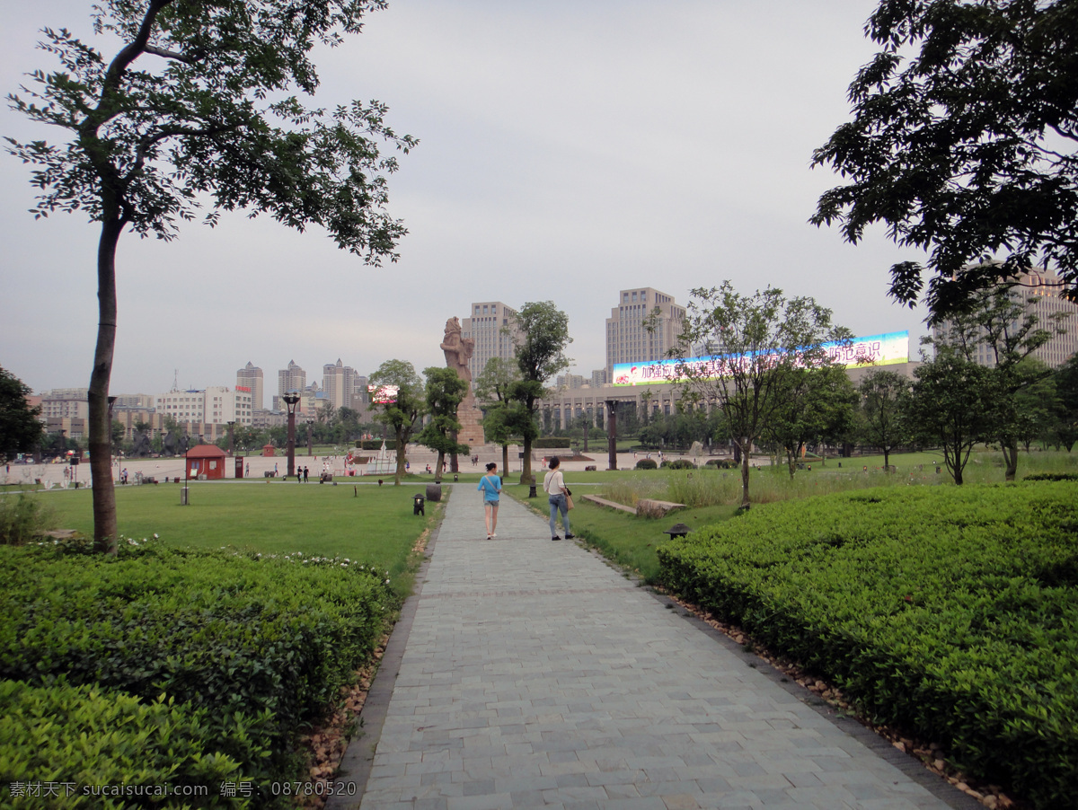 草地 草坪 城市绿化 城市摄影 道路 雕塑 高楼大厦 建筑园林 绿化 树木 城市花园 街心花园 蓝天 游人 庭院灯 人造风景 休闲广场 苗木 园林建筑 家居装饰素材 灯饰素材