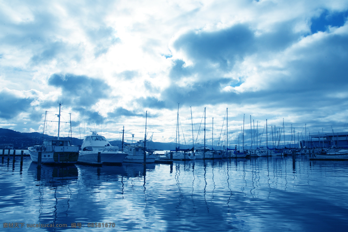 大海 风景名胜 蓝天 摄影图库 游艇 自然景观 国外 风光 蓝色 世界 静静的船港 蓝色的世界 风景 生活 旅游餐饮