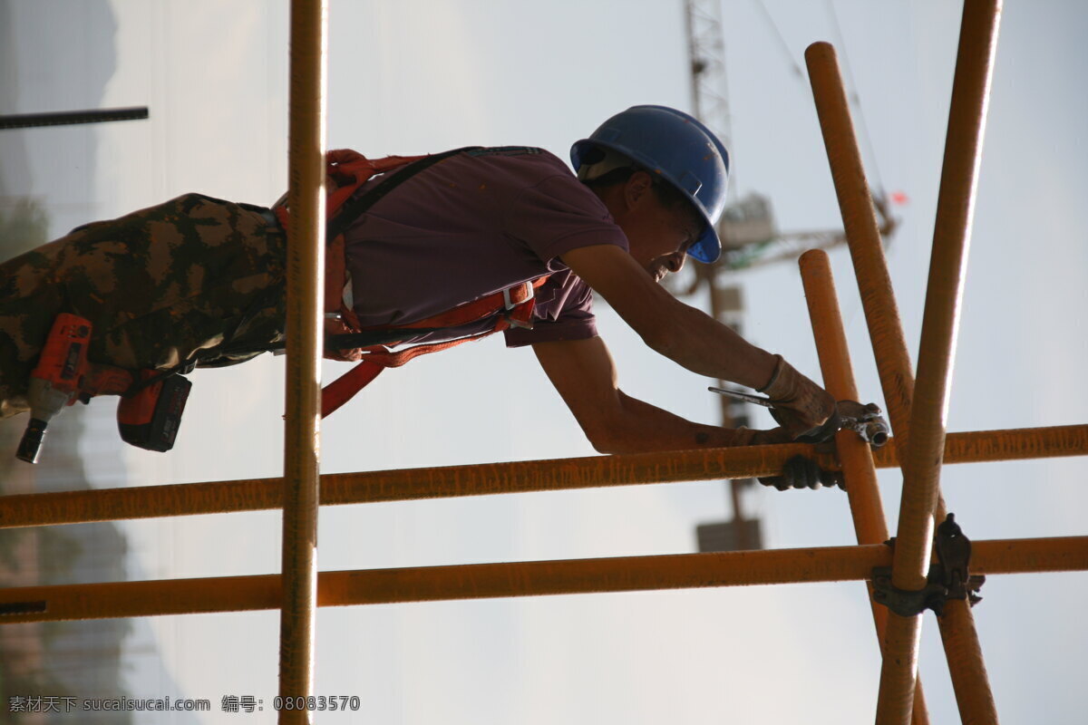 搭设 脚手架 工人 特种工 安全带 高空作业 建筑园林 建筑摄影