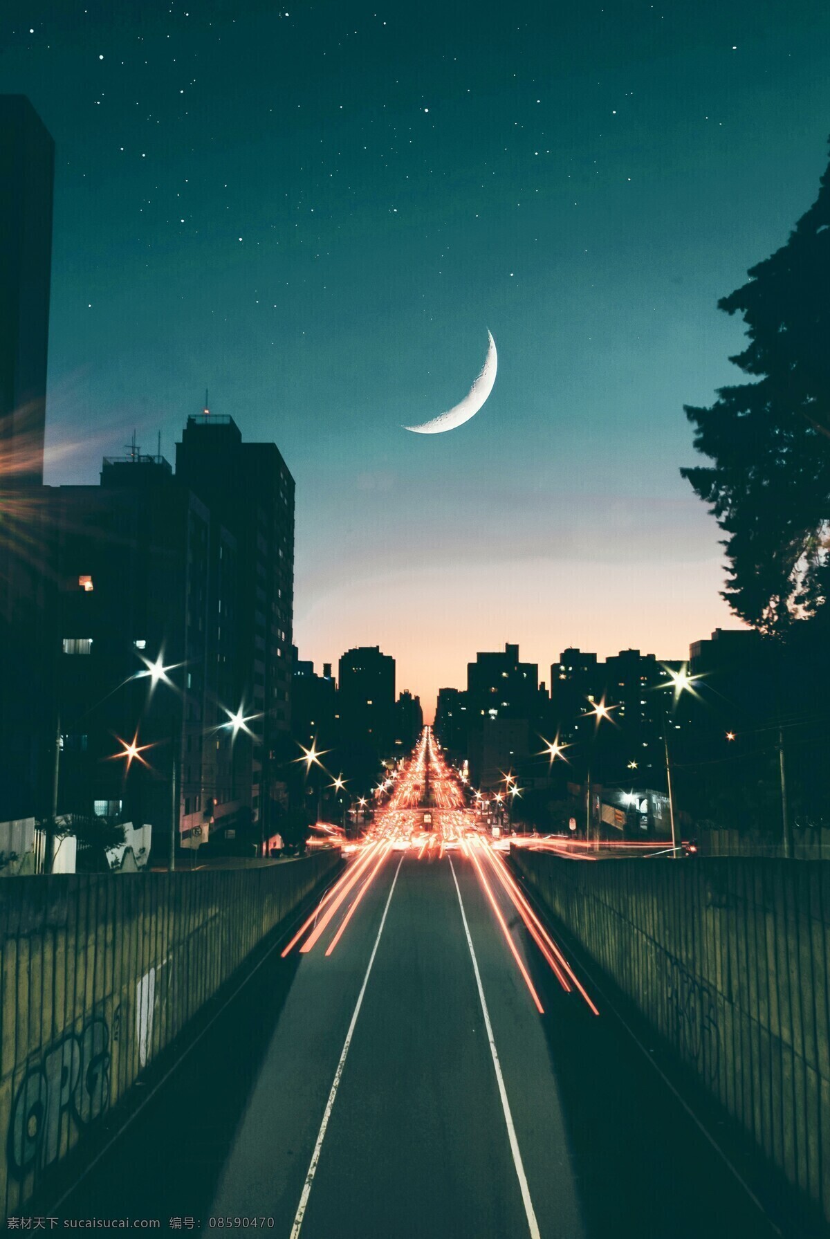 夜色道路 树木 建筑 亮光 灯 天空 明暗对比 虚实结合 街角 夜晚 光影 线条 黄色 背景 壁纸 弯月 直线 对称 城市 道路 马路 沥青 旅游摄影 国内旅游