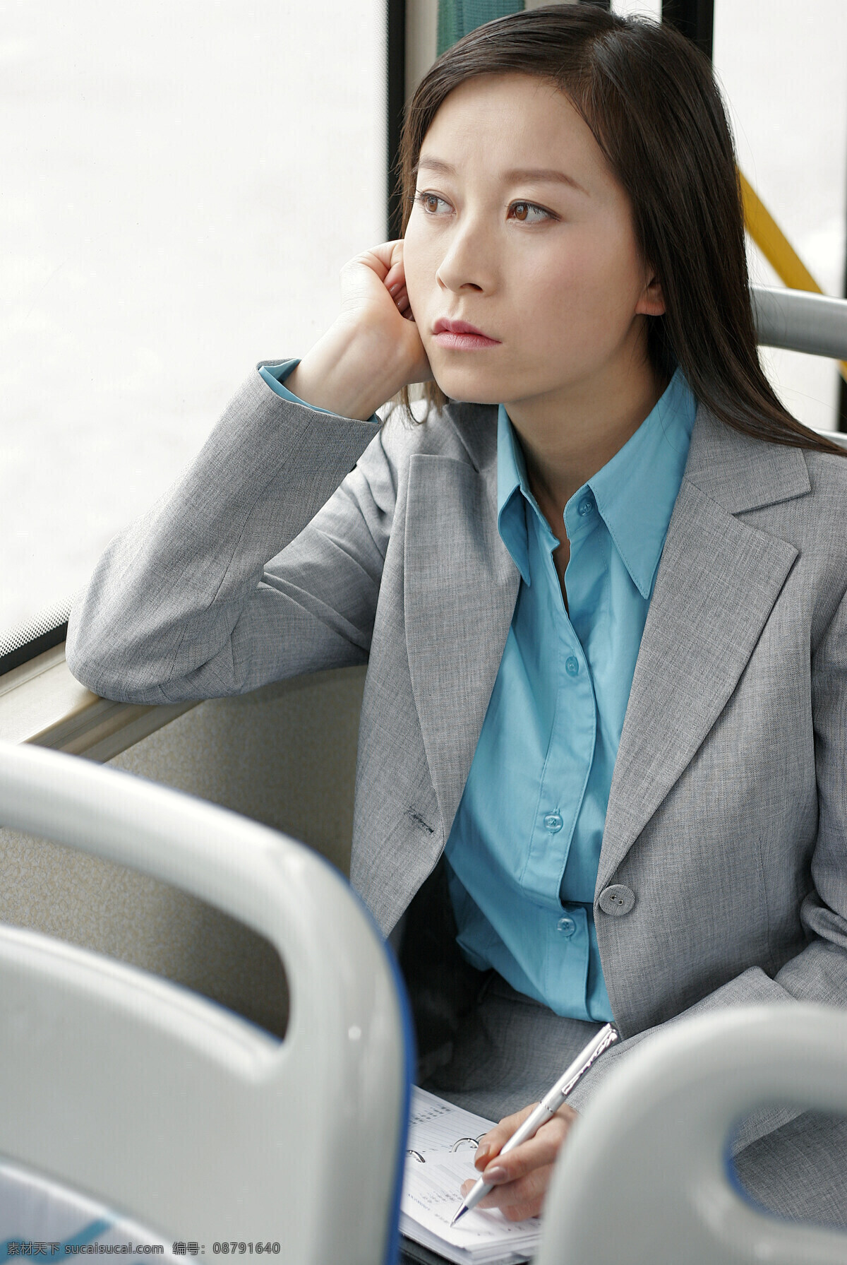 坐 公交车 商务 美女图片 职业人物 商务美女 职业女性 白领 成功女士 成功女人 自信 商务人士 人物图片