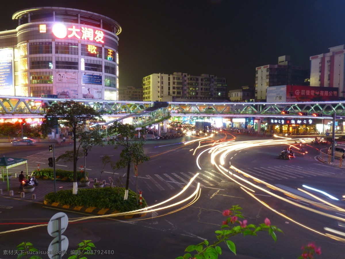 大沥夜景 佛山 南海 大沥 广佛路 市中心 人行天桥 观光天桥 购物中心 高端写字楼 车水马龙 繁忙的交通 城市主干道 霓虹灯 城市灯光 城市地标 建筑摄影 建筑园林