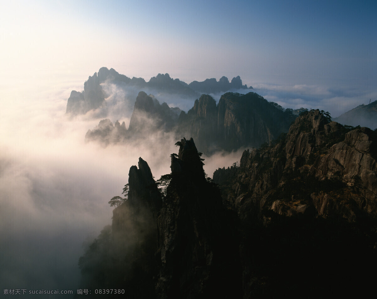 高耸入云 山峰 设计素材 高清大图 自然风景 景观 天空 白云 山水风景 风景图片