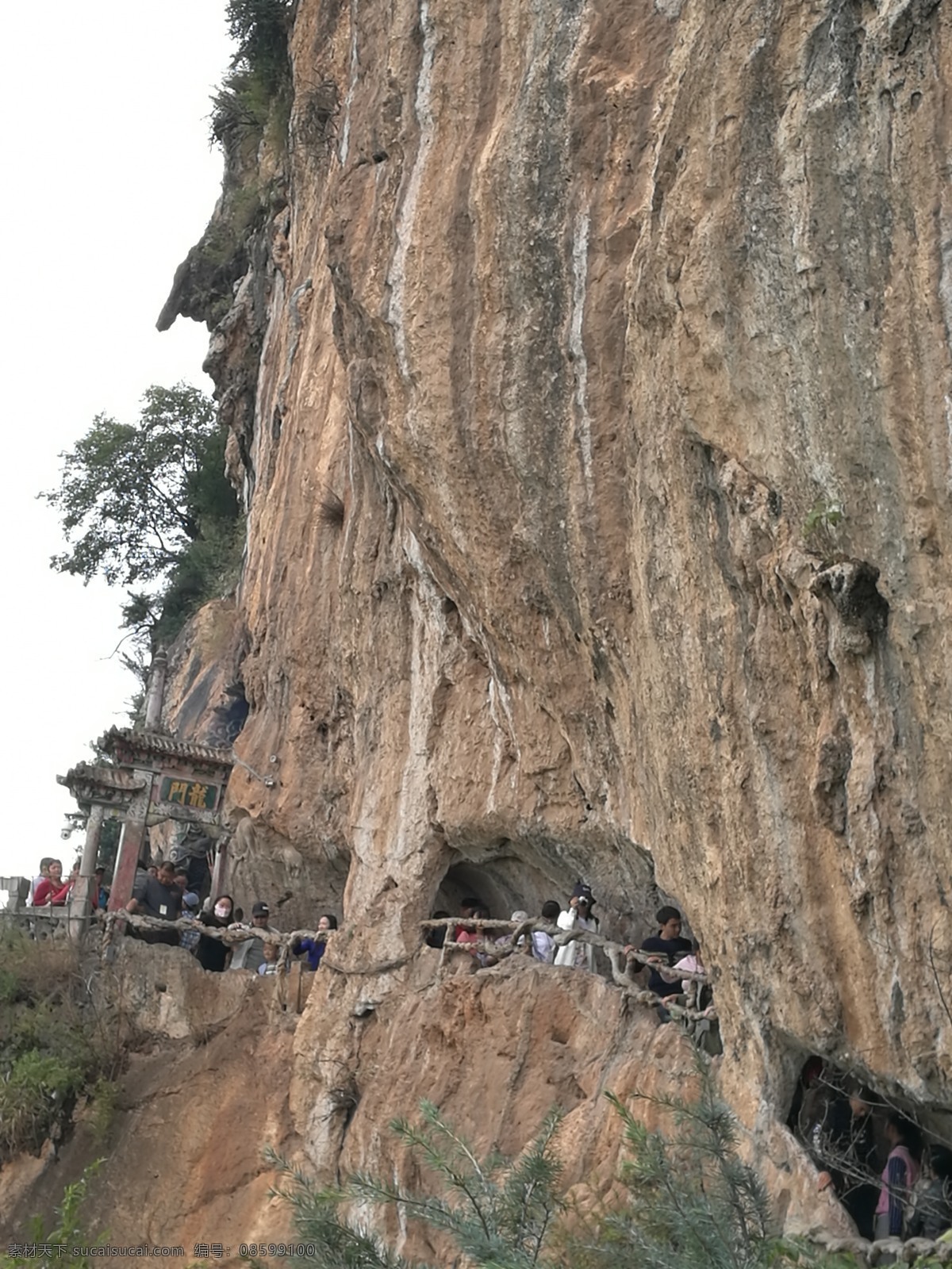 云南旅游 龙门 山 高山 龙门旅游 树 树木 蓝天 天 人 旅游 风景名胜 山水 旅游摄影 国内旅游