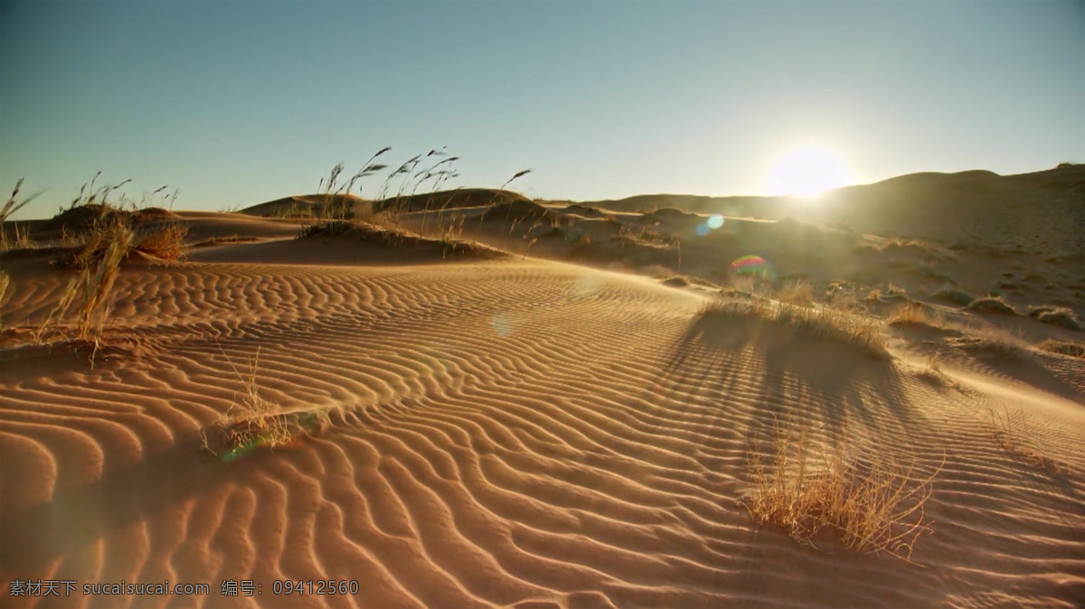 早晨的沙漠 太阳 阳光 照射 天空 蓝天 晴朗 沙漠 沙子 沙堆 风和日丽 自然景观 桌面 摄影图片 自然风景