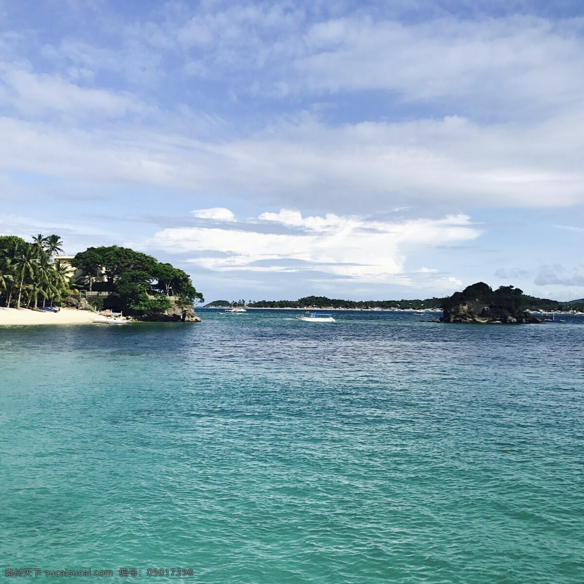 海岛风光 大海 小岛 蓝天 白云 旅游船 观光船 椰子树 绿色海水 海边 旅游摄影 国外旅游