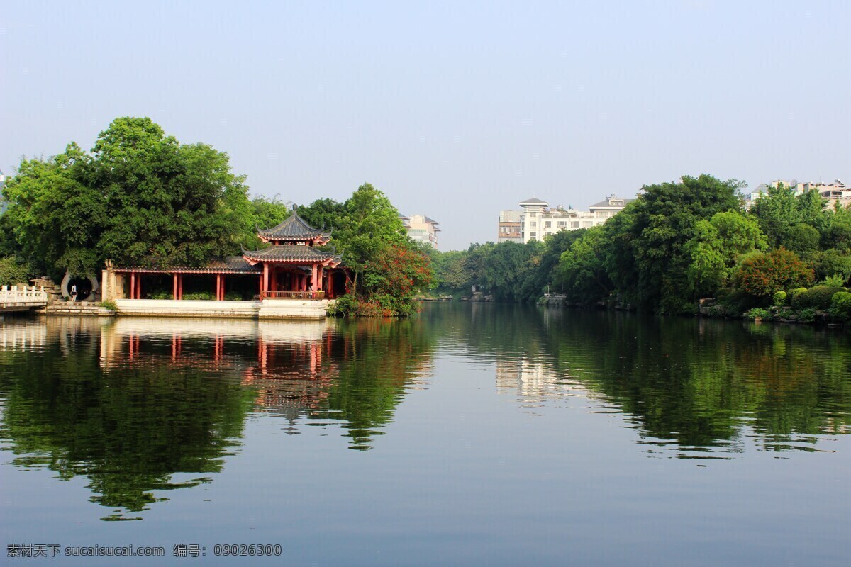 桂林两江四湖 两江四湖 两江四湖景区 两江四湖风景 两江四湖风光 桂林山水 漓江山水 山水 山水风光 树木倒影 榕湖 榕湖风光 榕湖湖心亭 亭子 水上亭子 水上廊亭 自然景观 自然风景