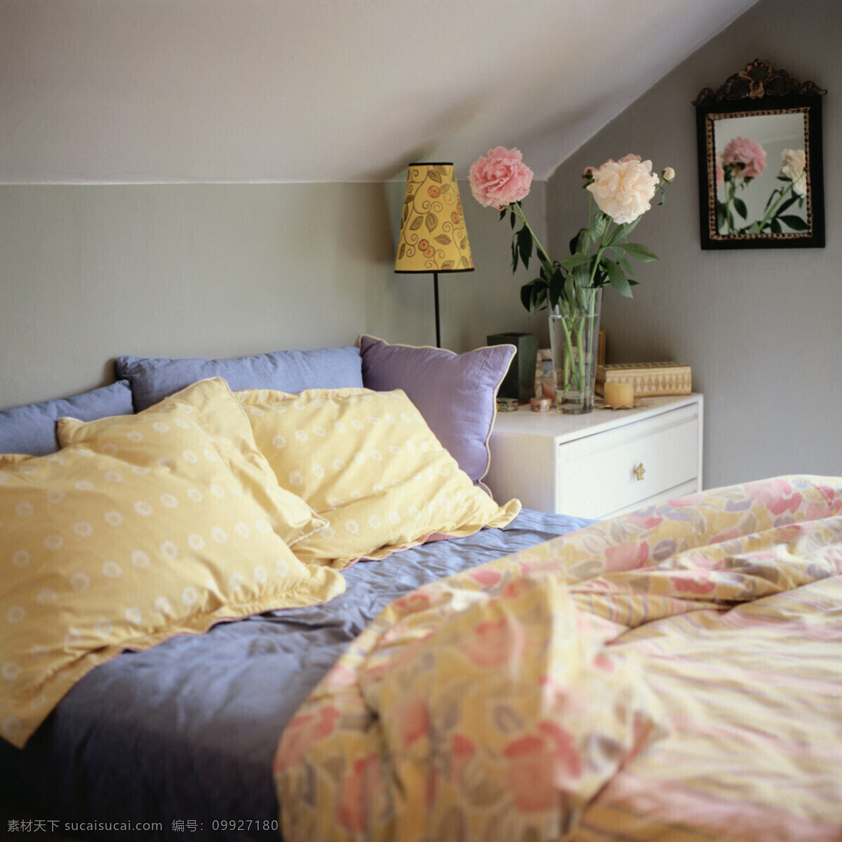 卧室 窗 床 床头柜 灯 建筑 建筑园林 可爱 欧式 装修 装潢 温馨 漂亮 室内摄影 摄影图库 装饰素材 灯饰素材