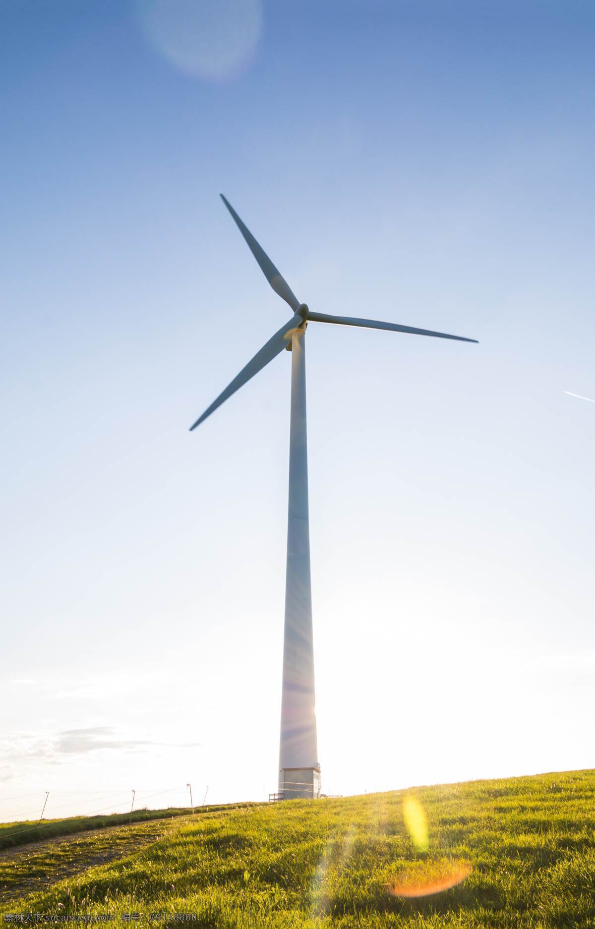 风力发电设施 风力 发电 风力发电 蓝天 白云 镜头光晕 三叉 旋转 电力 企业宣传 生活百科 生活素材