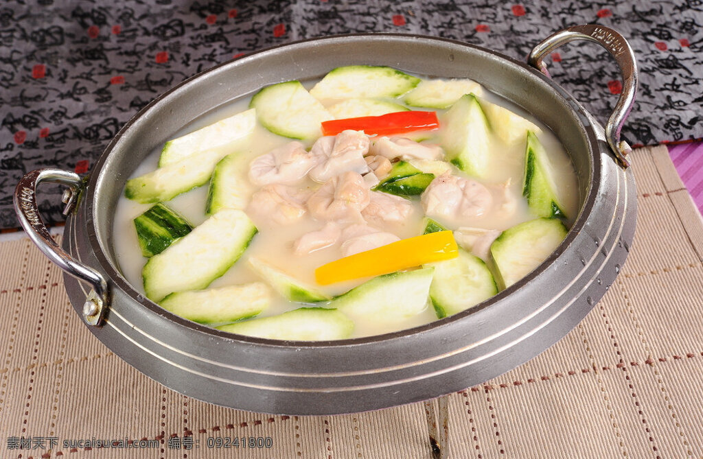 干 锅 浓汤 黄瓜 炖 大肠 干锅 炖大肠 干锅类 传统美食 餐饮美食